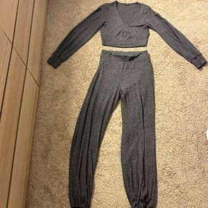 62% polyester 34% rayon 4% spandex lining 100% polyester